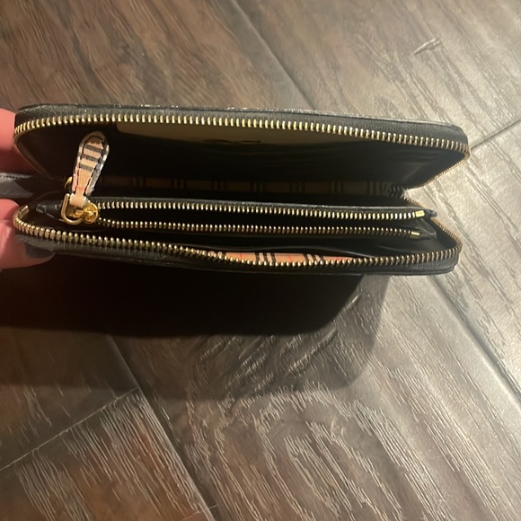 Small Scale Check And Leather Ziparound Wallet- MINT CONDITION, NWOT - Picture 5 of 6